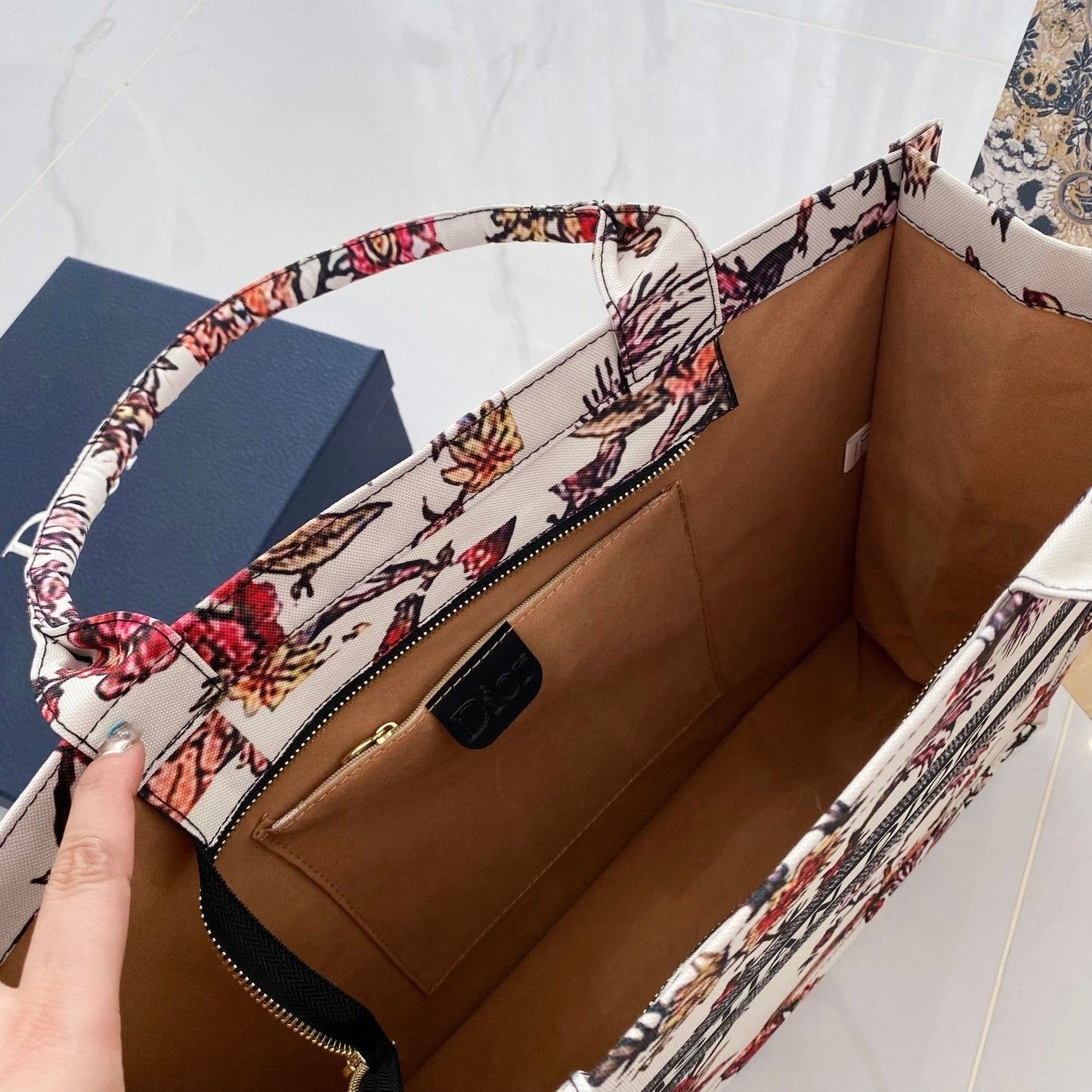 Chic & Refined: Light Luxury Leather Handbag mysite