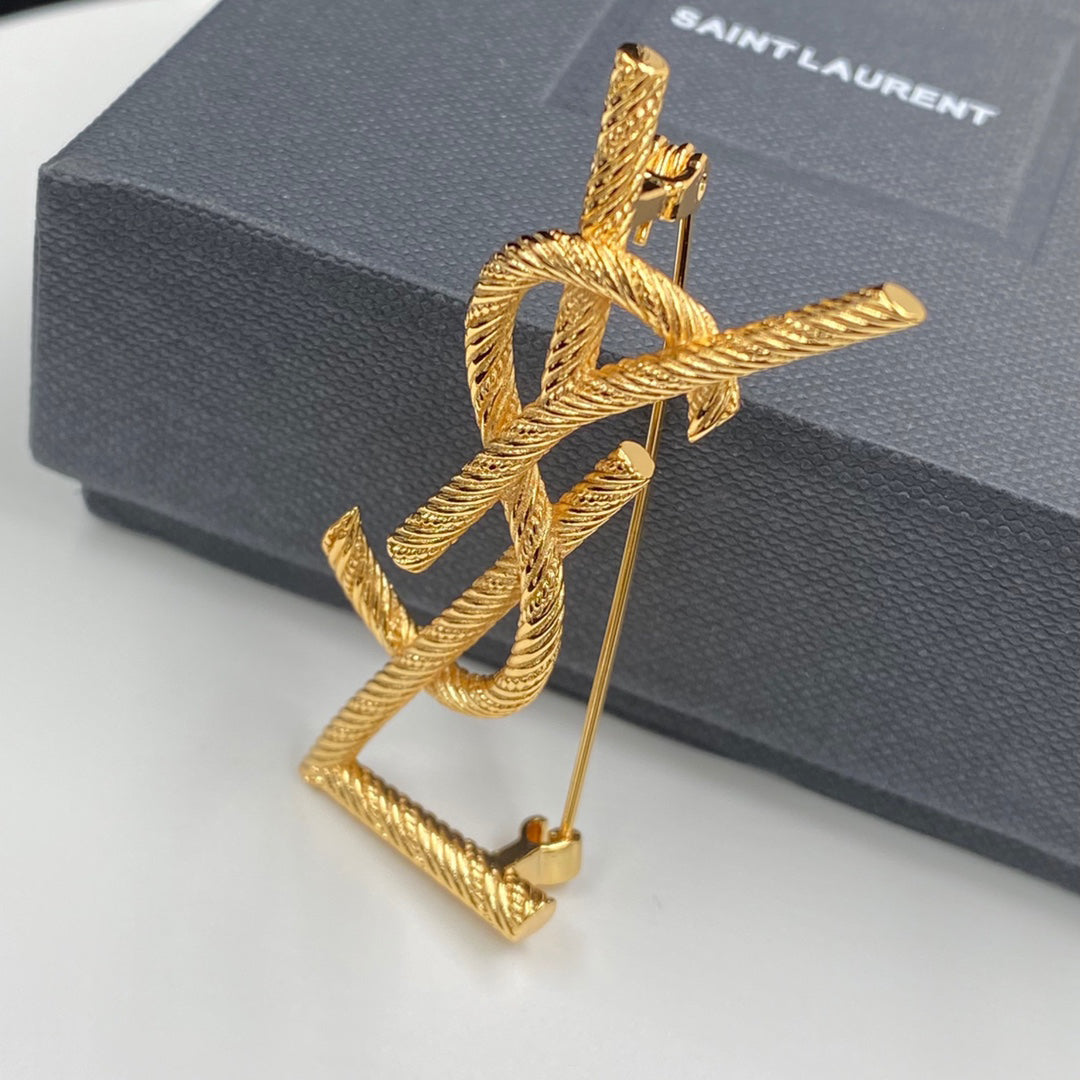 Elegant Thread Brooch mysite