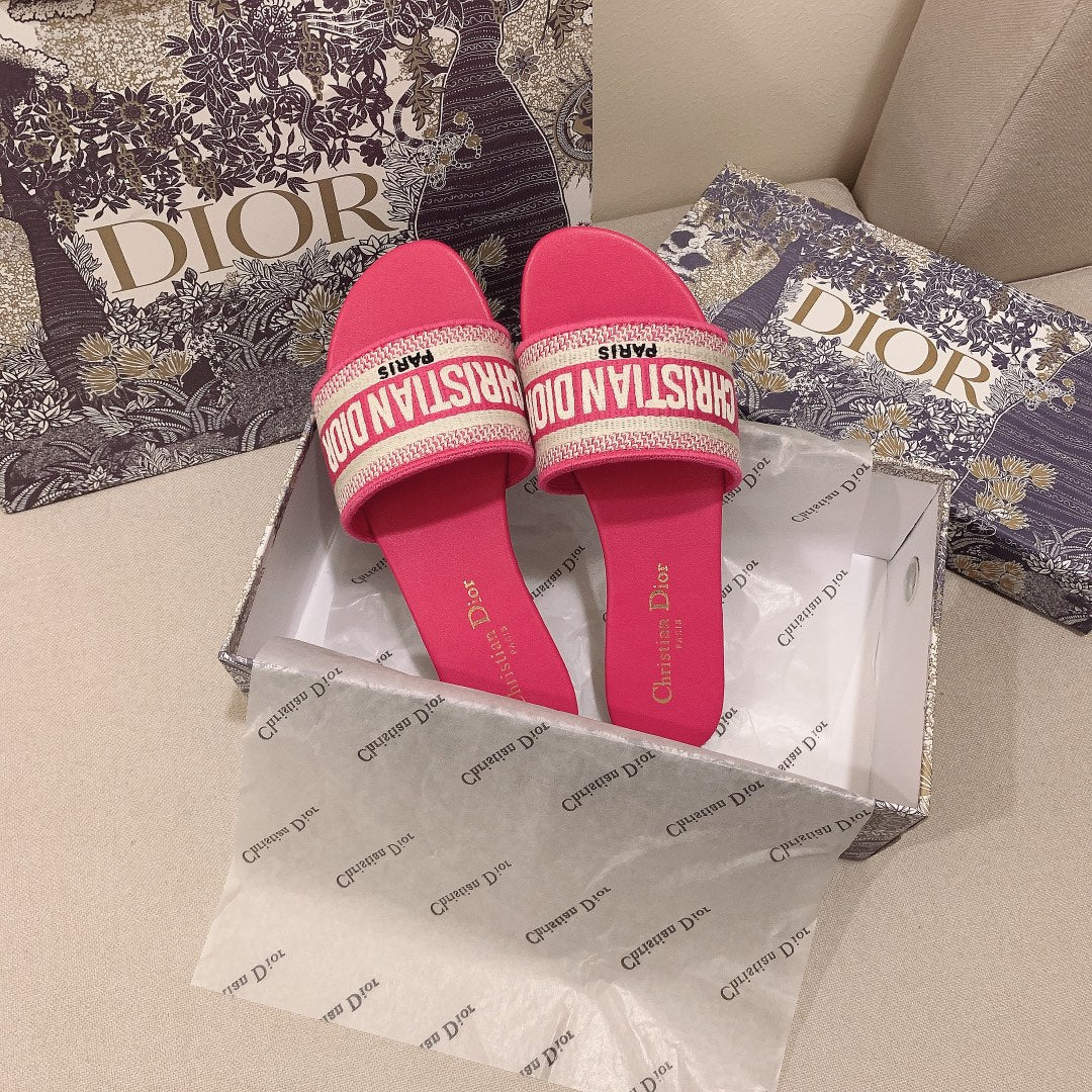 Classic Women's Solid Color Embroidery Slippers mysite