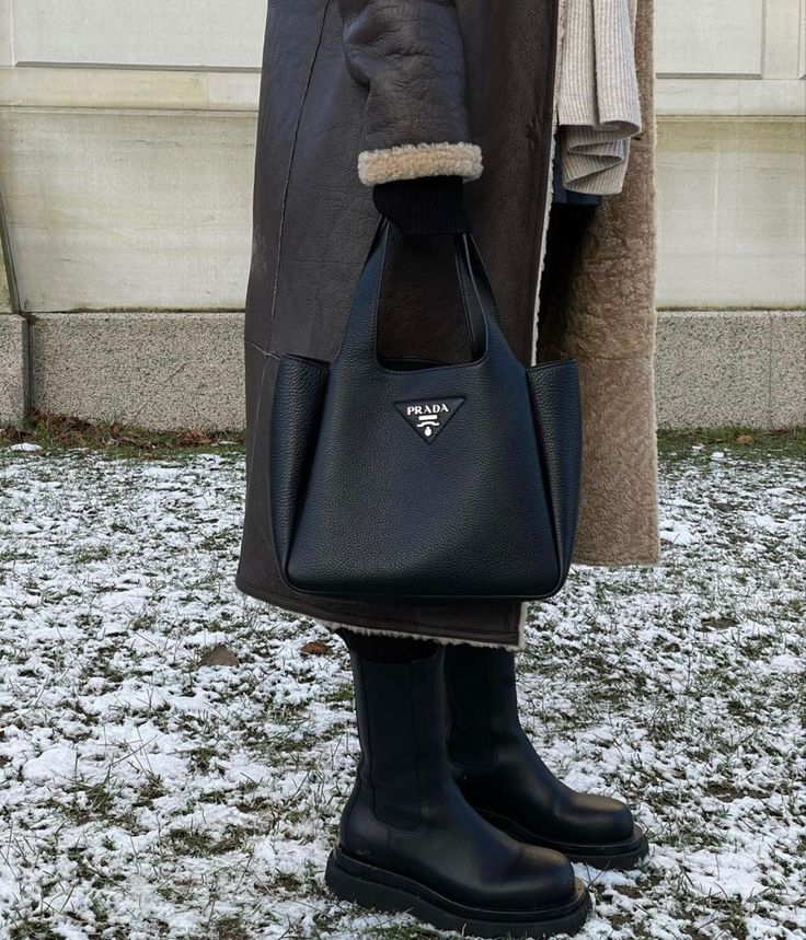 Prada Black Handbag mysite