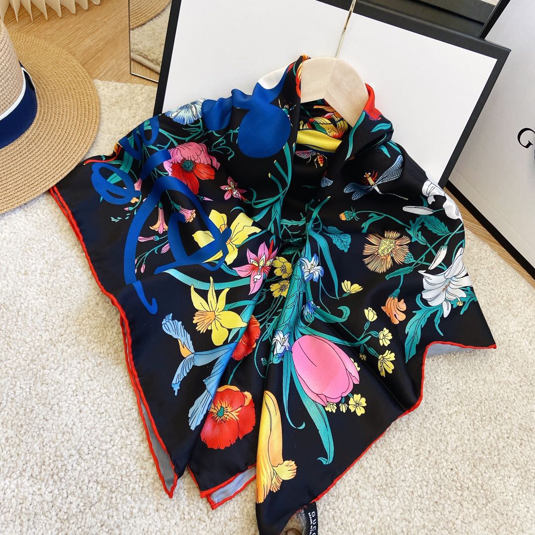 Collaboration Mickey Square Scarf mysite