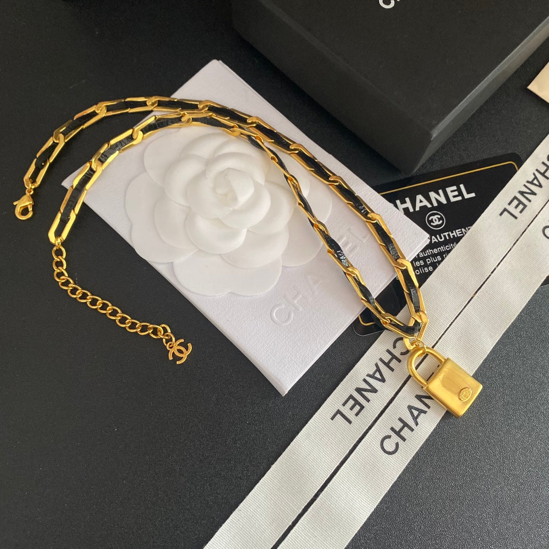 String Leather Lock Pendant Necklace mysite