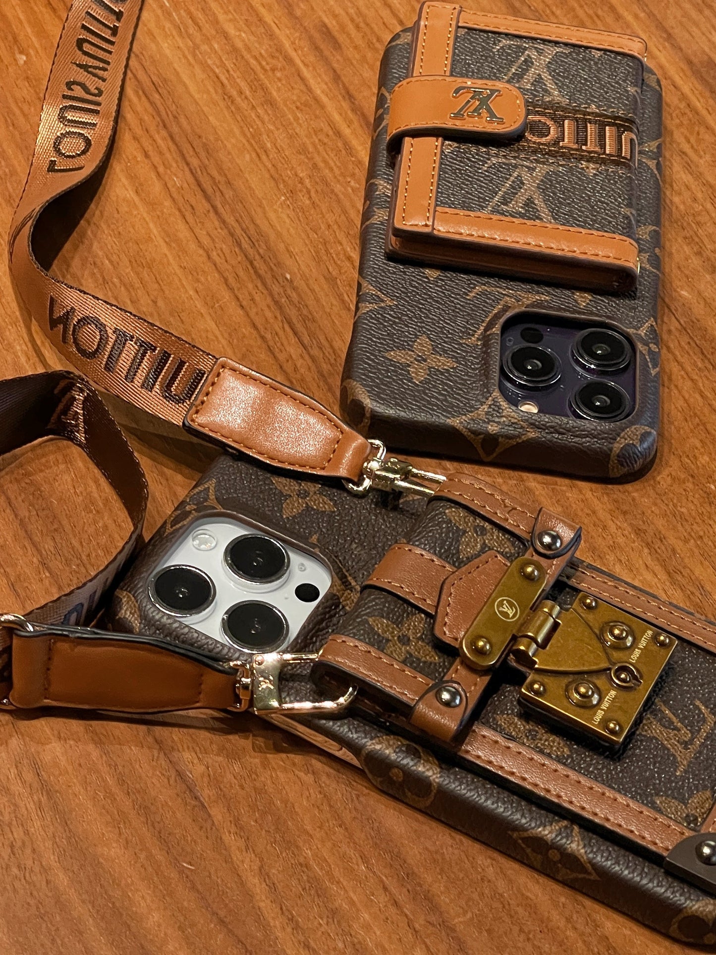 Lou Card Holder Chain iPhone Case mysite