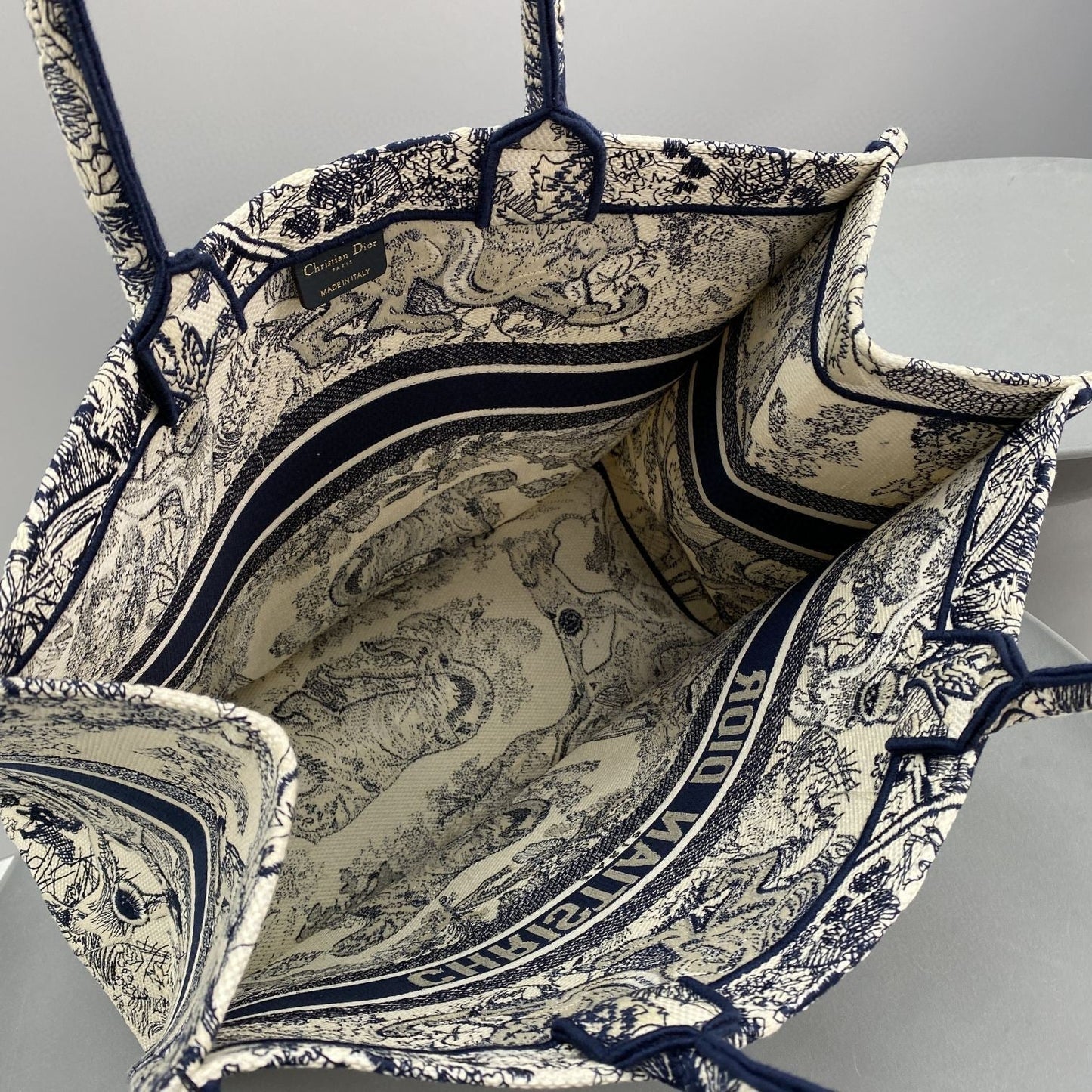 Dior Book Tote Large Blue Toile de Jouy Embroider - 42 x 35 x 18.5 cm mysite