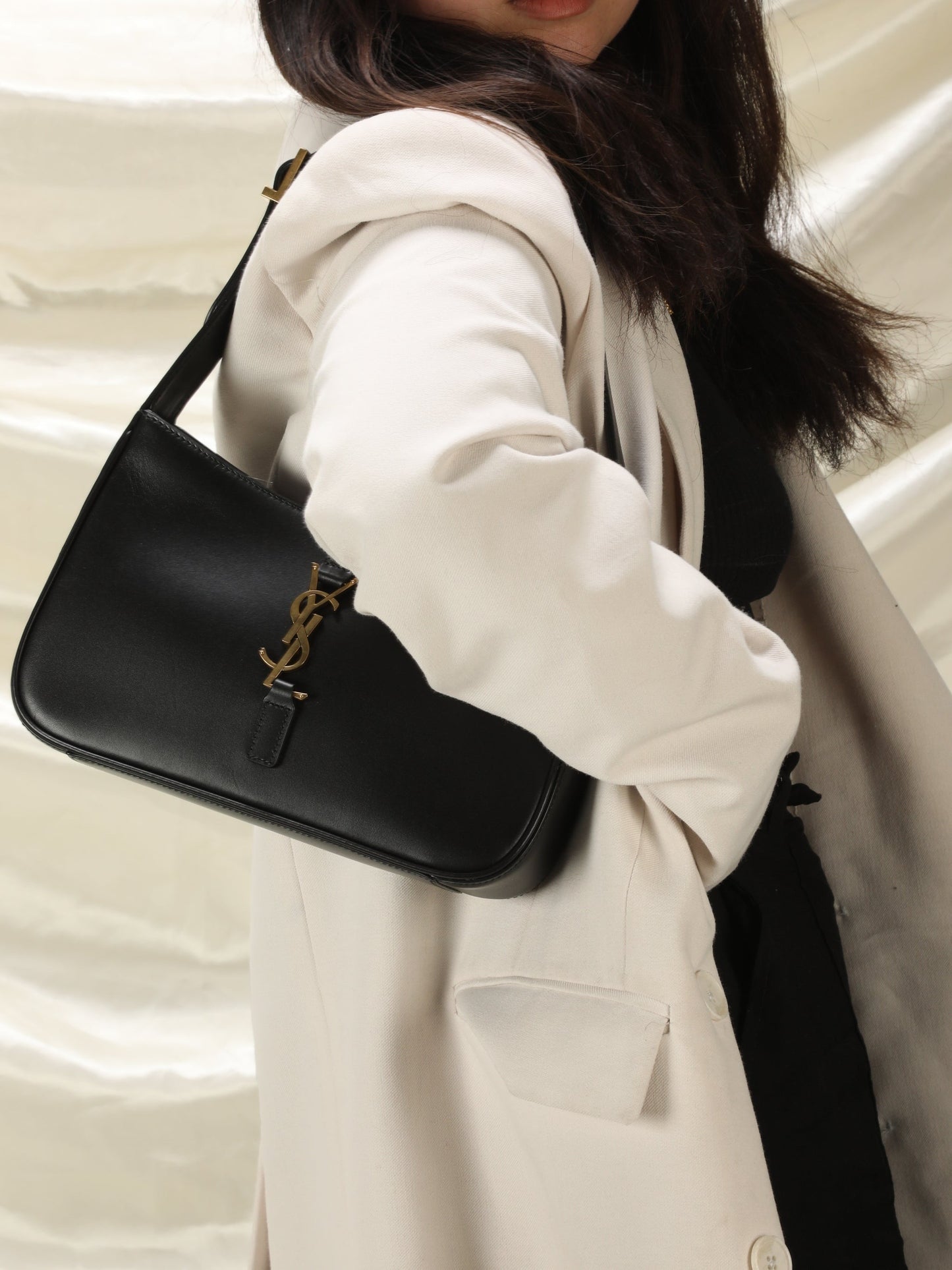 Saint Laurent Le 5 ¨¤ 7 Hobo Bag In Patent Leather - Black - Women mysite