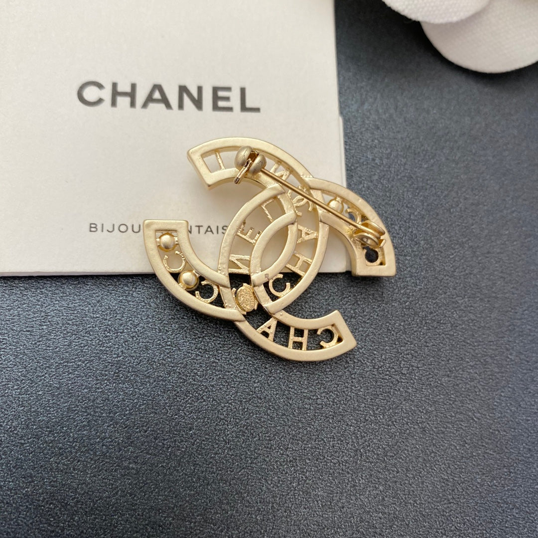 Sparkling Diamond and Pearl Elegant Brooch mysite