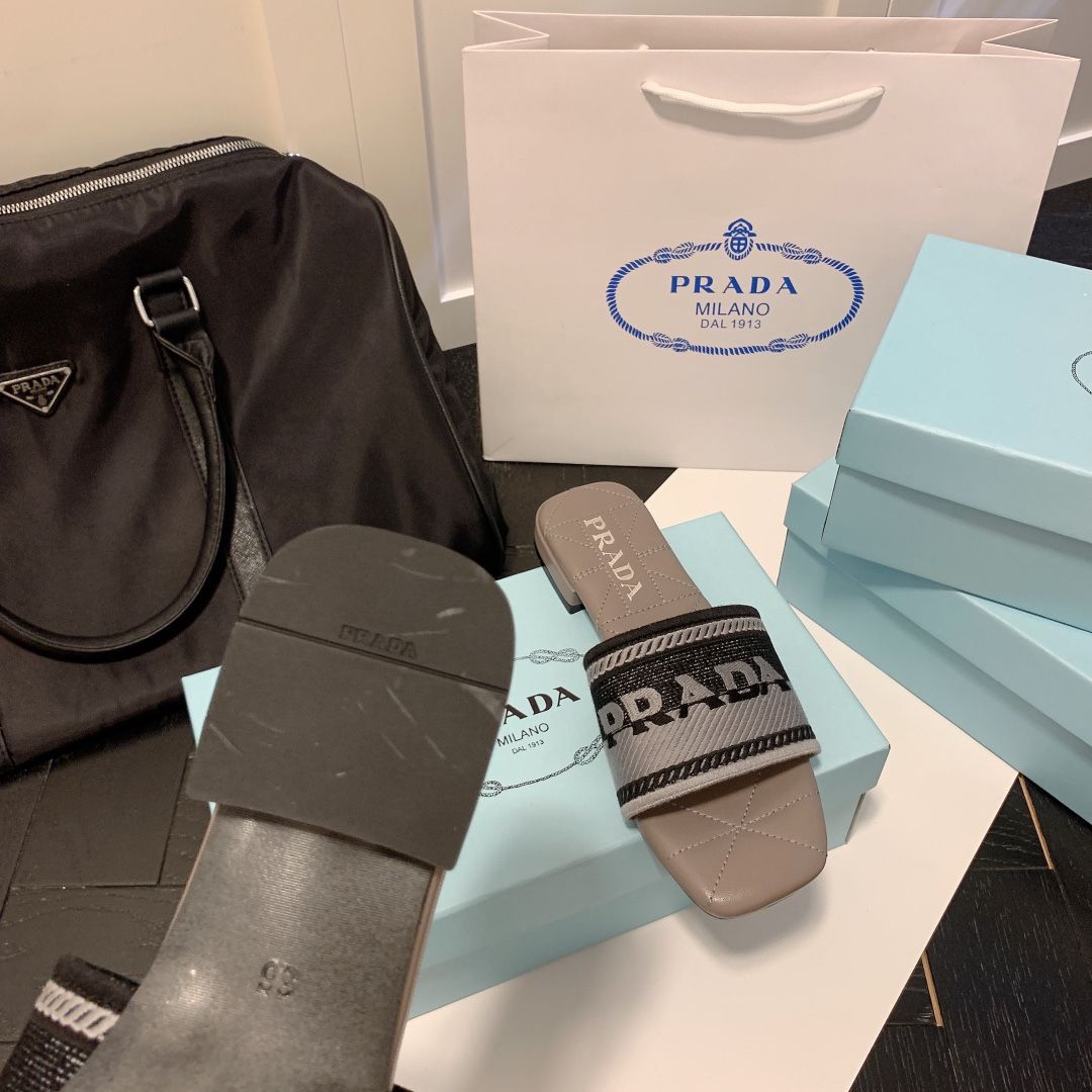 Monogram Embroidered Flat Slippers mysite