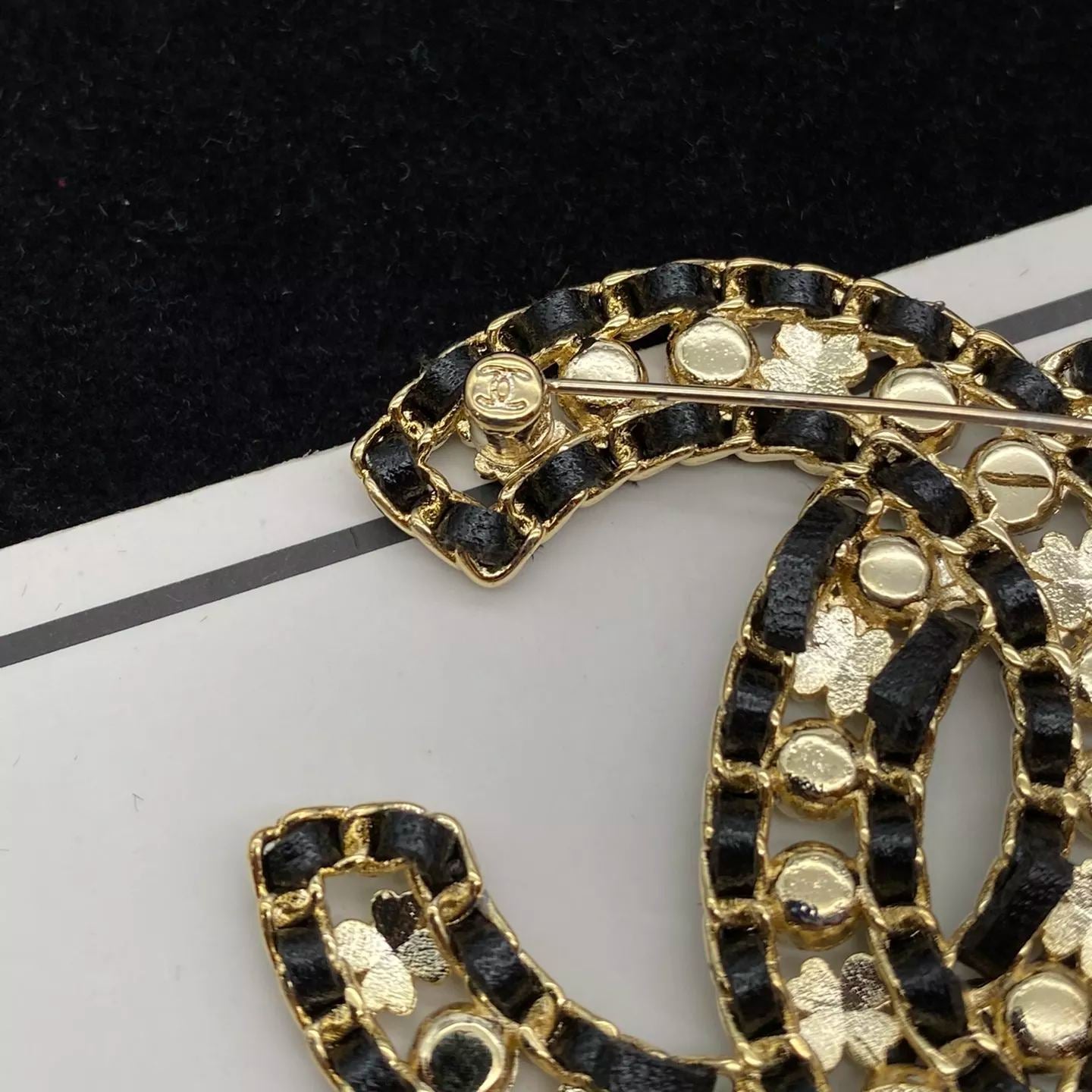 Lucky Clover Leather Brooch mysite