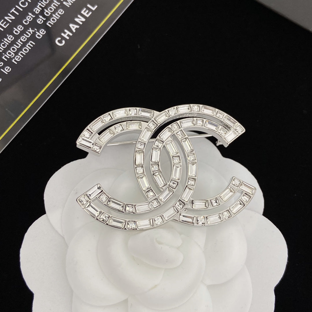 Sparkling Crystal Diamond Brooch-1-s mysite