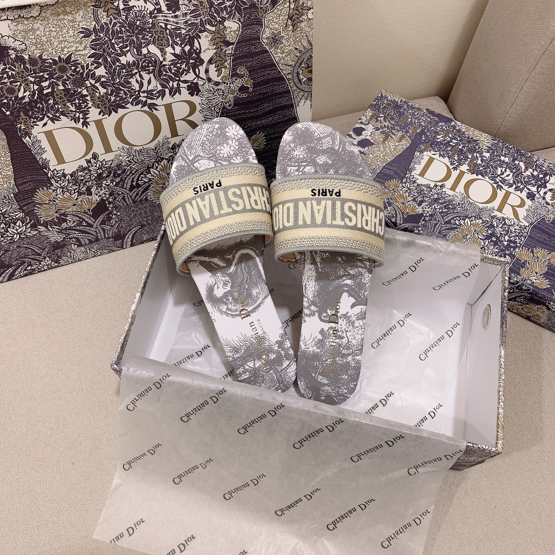 Embroidered Women's Slippers mysite