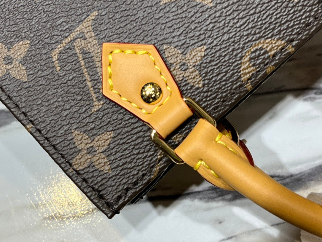 Elegant Leather Tote Handbag mysite