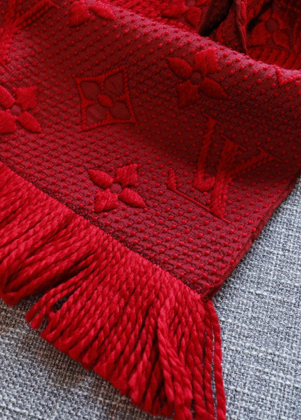 A century-old classic cashmere scarf mysite