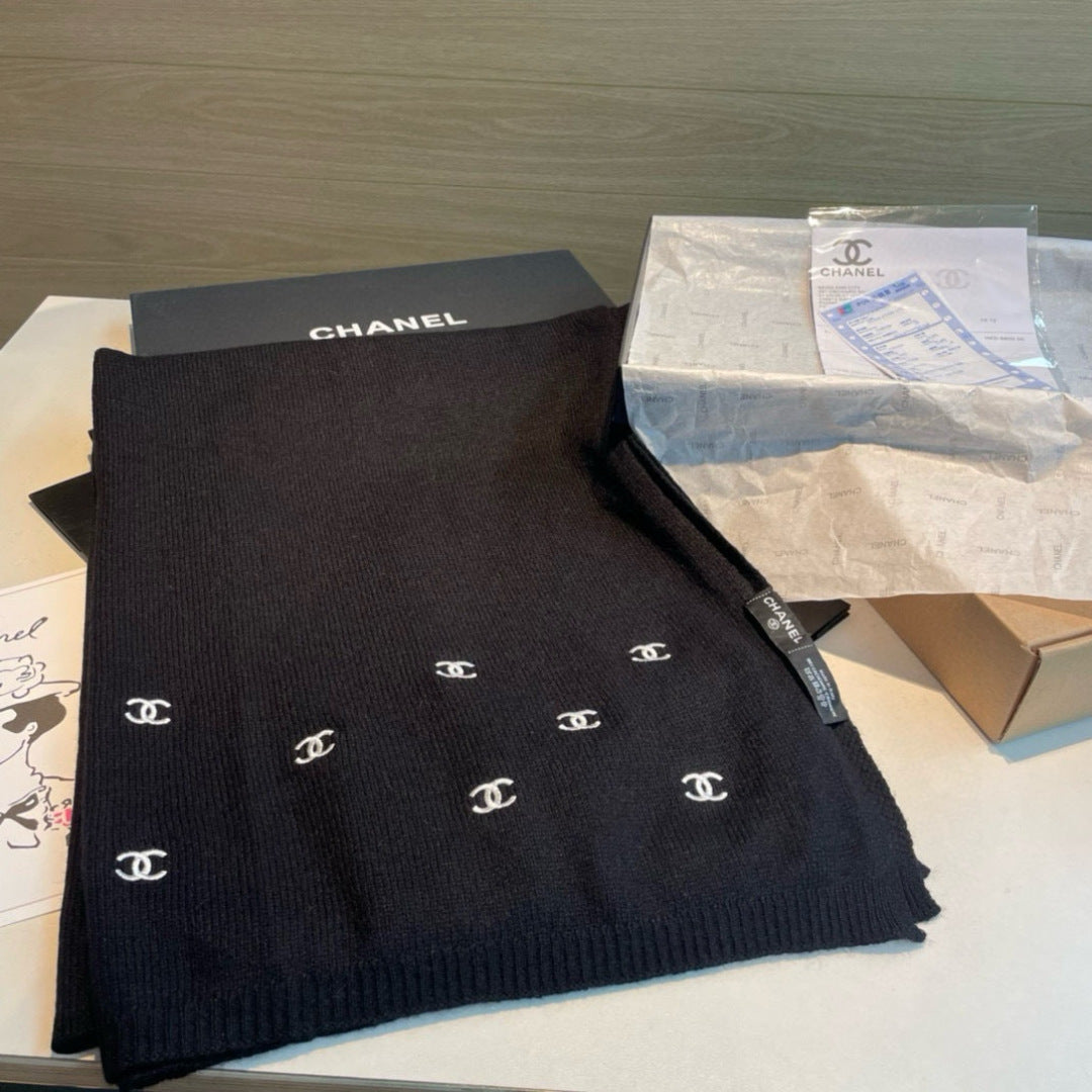 Small embroidered cashmere scarf mysite