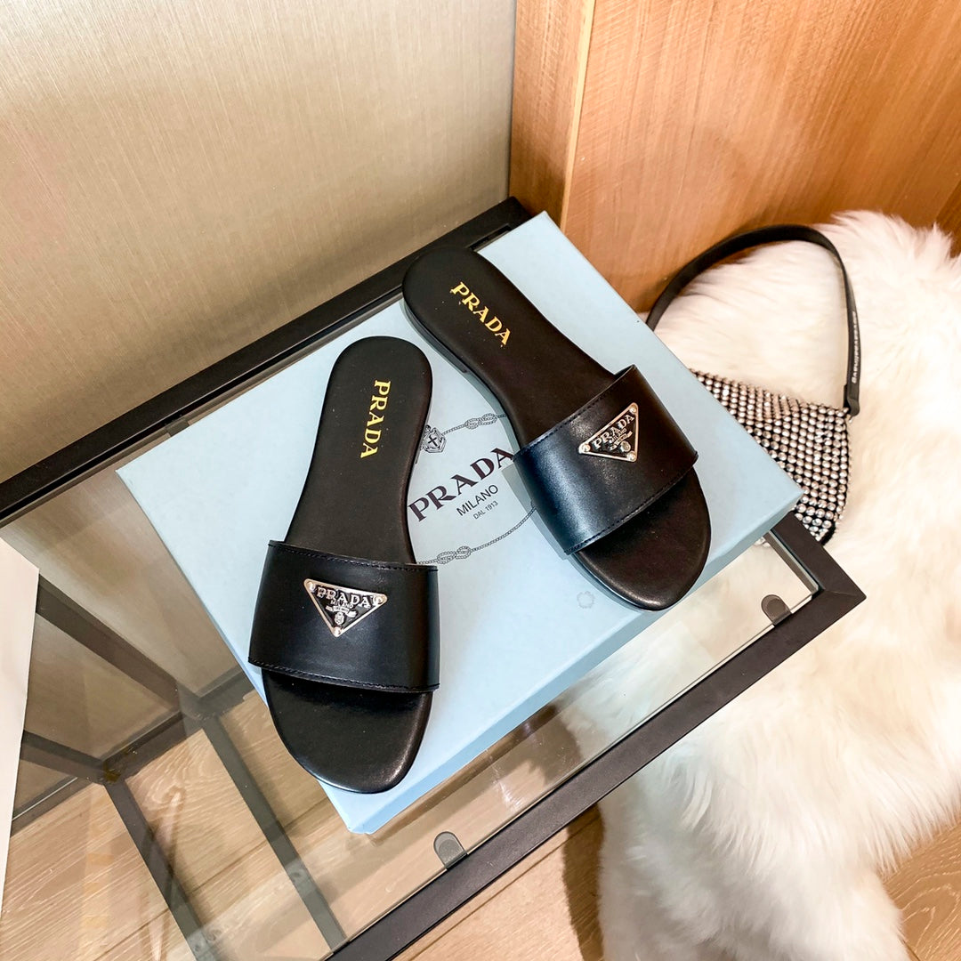 Triangle Logo Flat Slippers mysite