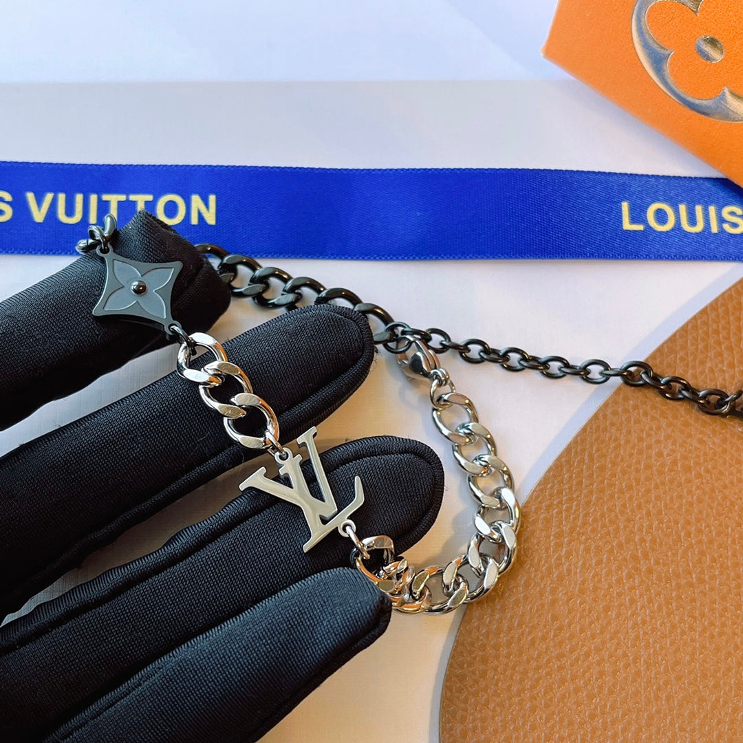 Black /white bracelet mysite