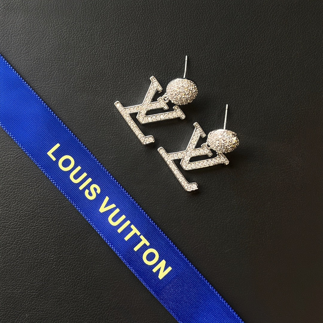 Letter crystal earrings mysite