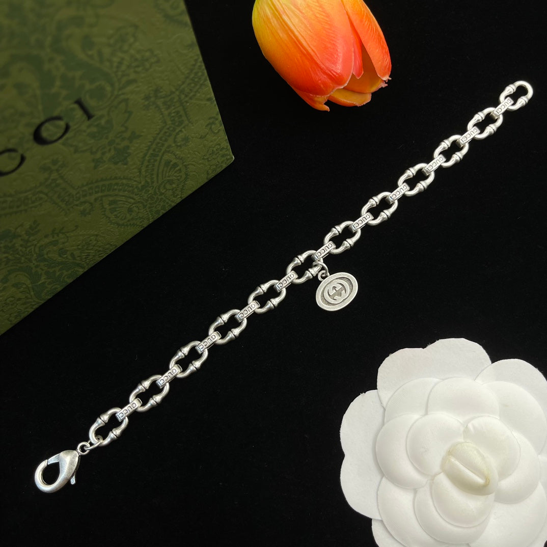 Retro embossed universal bracelet mysite