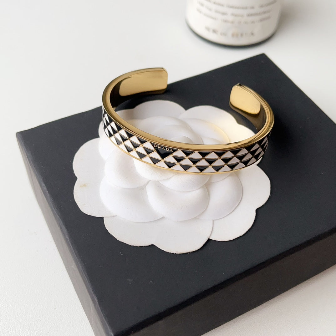 Diamond pattern titanium steel open bracelet-s mysite