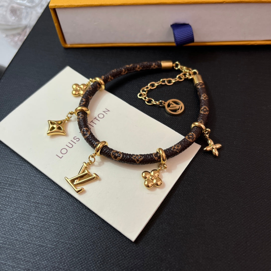 Leather pendant bracelet mysite