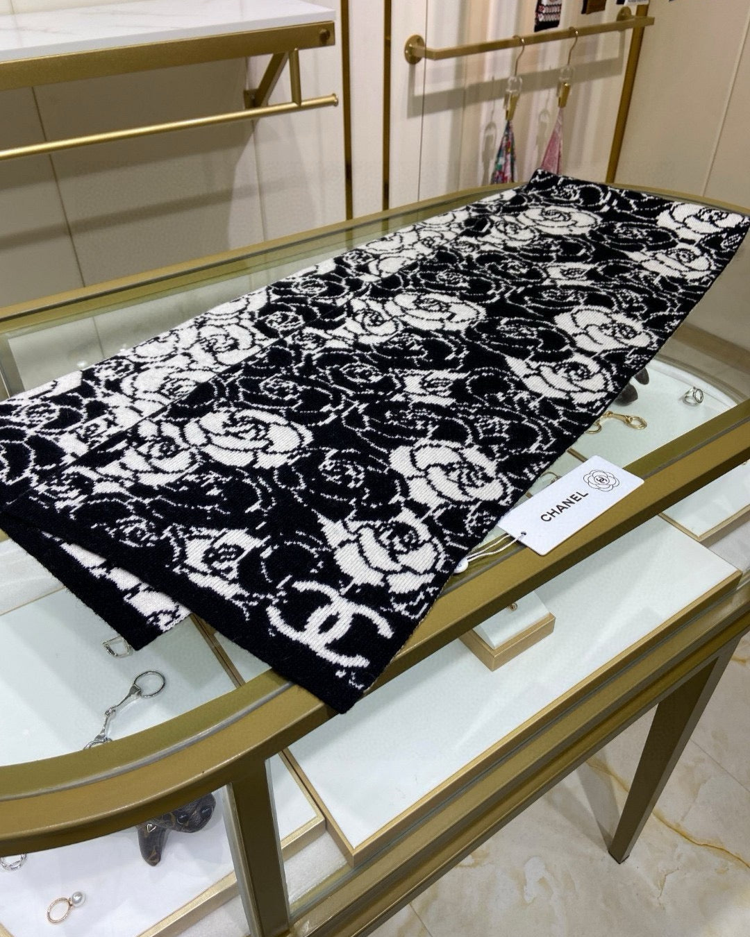 Fashionable Camellia Cashmere Scarf mysite