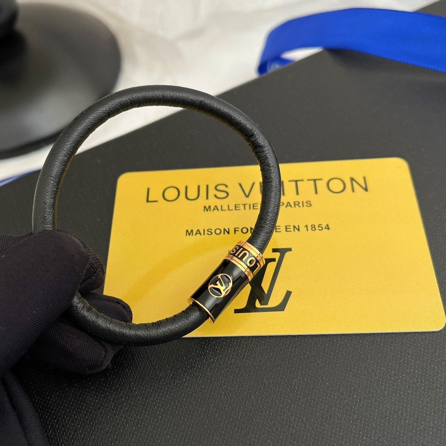 Fashionable cowhide titanium steel universal bracelet mysite