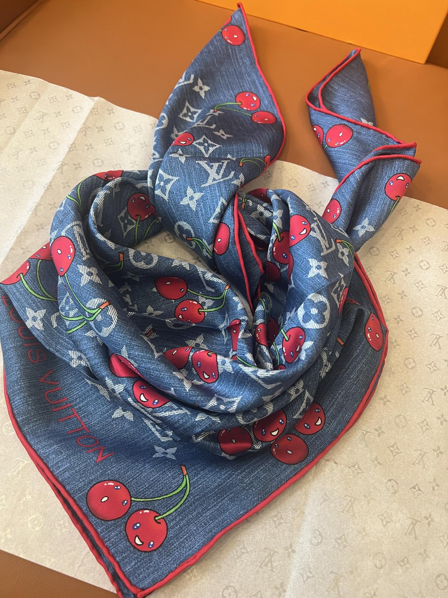 Cherry pattern square silk scarf mysite