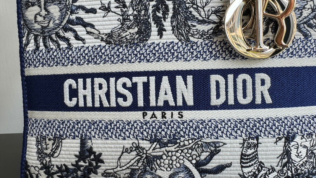 medium lady 24 blue white embroidery mysite