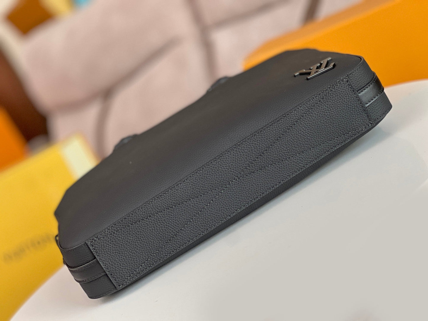 LV Pilot Briefcase 39cm Black Cowhide 257876 mysite