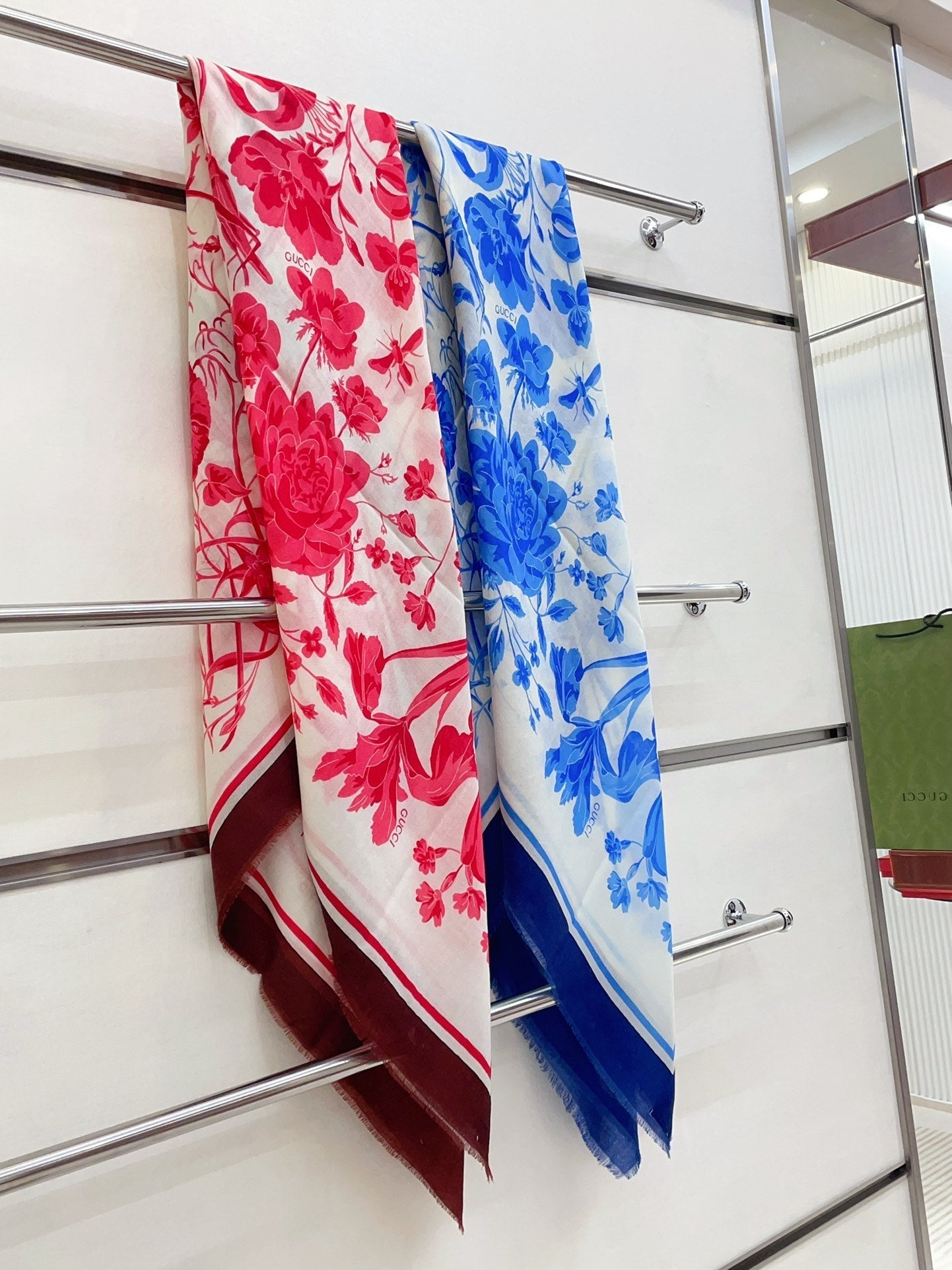 SQUARE SCARF 140 CM IN ROSE RED CASHMERE 398256 mysite