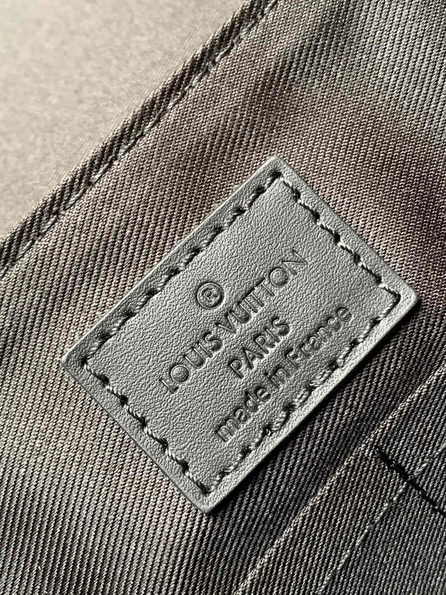 LV Takeoff Messenger 28cm Black Cowhide mysite