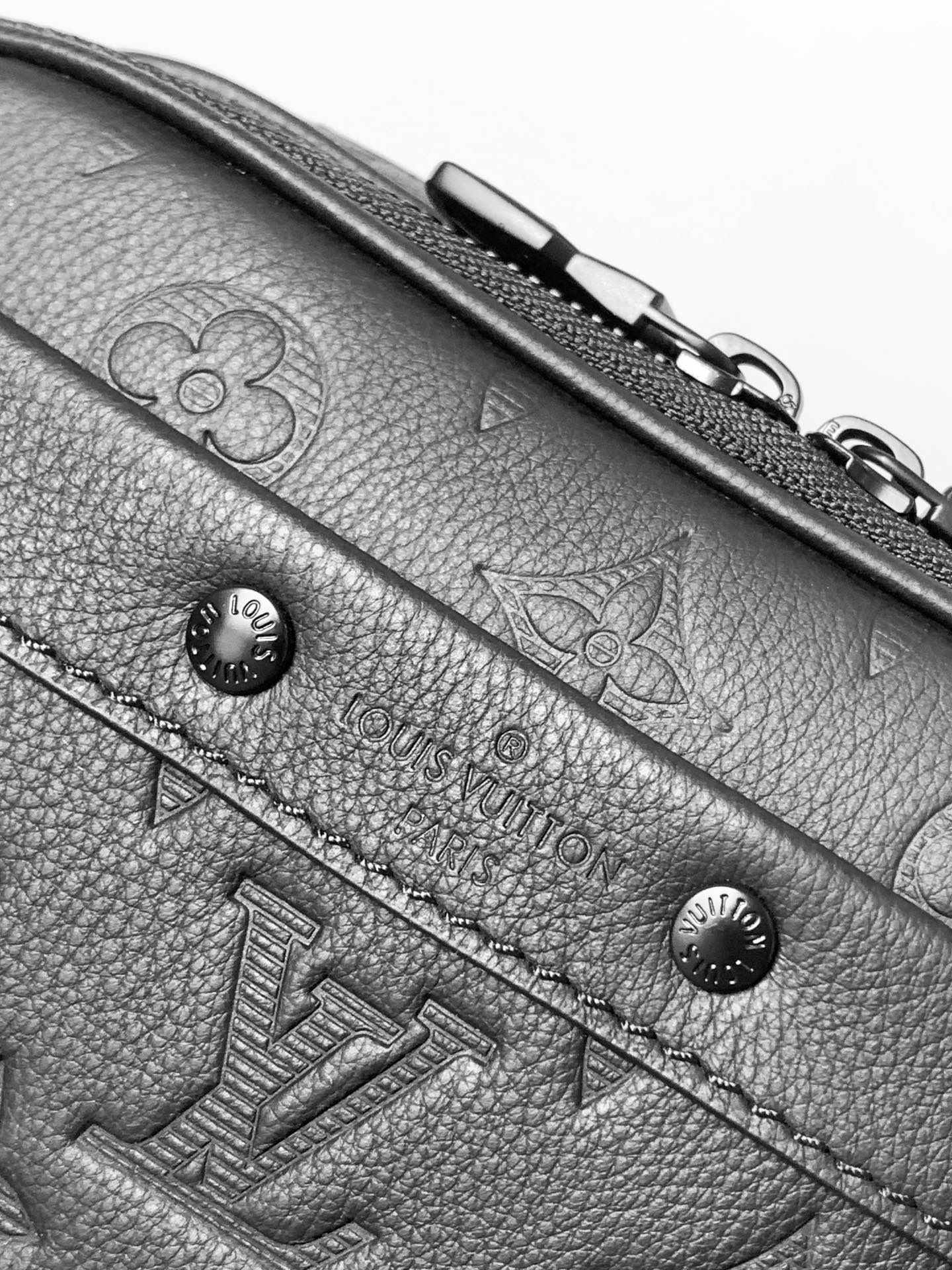 LV Nano Alpha 18.5 cm Black Monogram Embossed Shadow Cowhide mysite