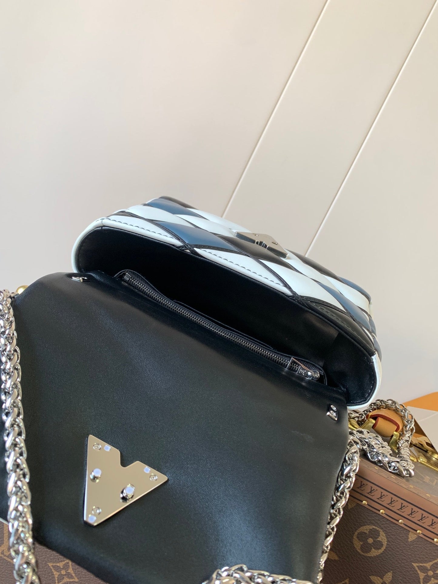 LV WOC Go-14 20cm White Black Blue Sheepskin Metal HW mysite