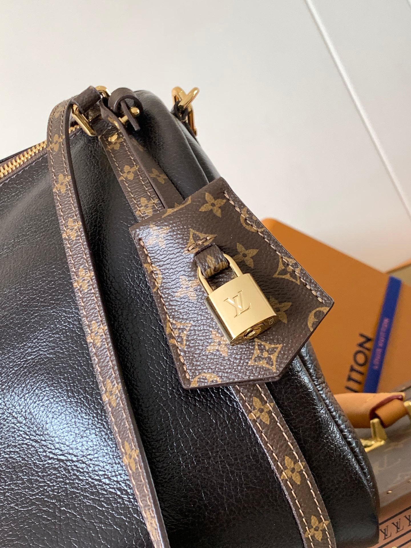 LV M26039 Express PM Handbag 26cm Black Cowhide GHW mysite