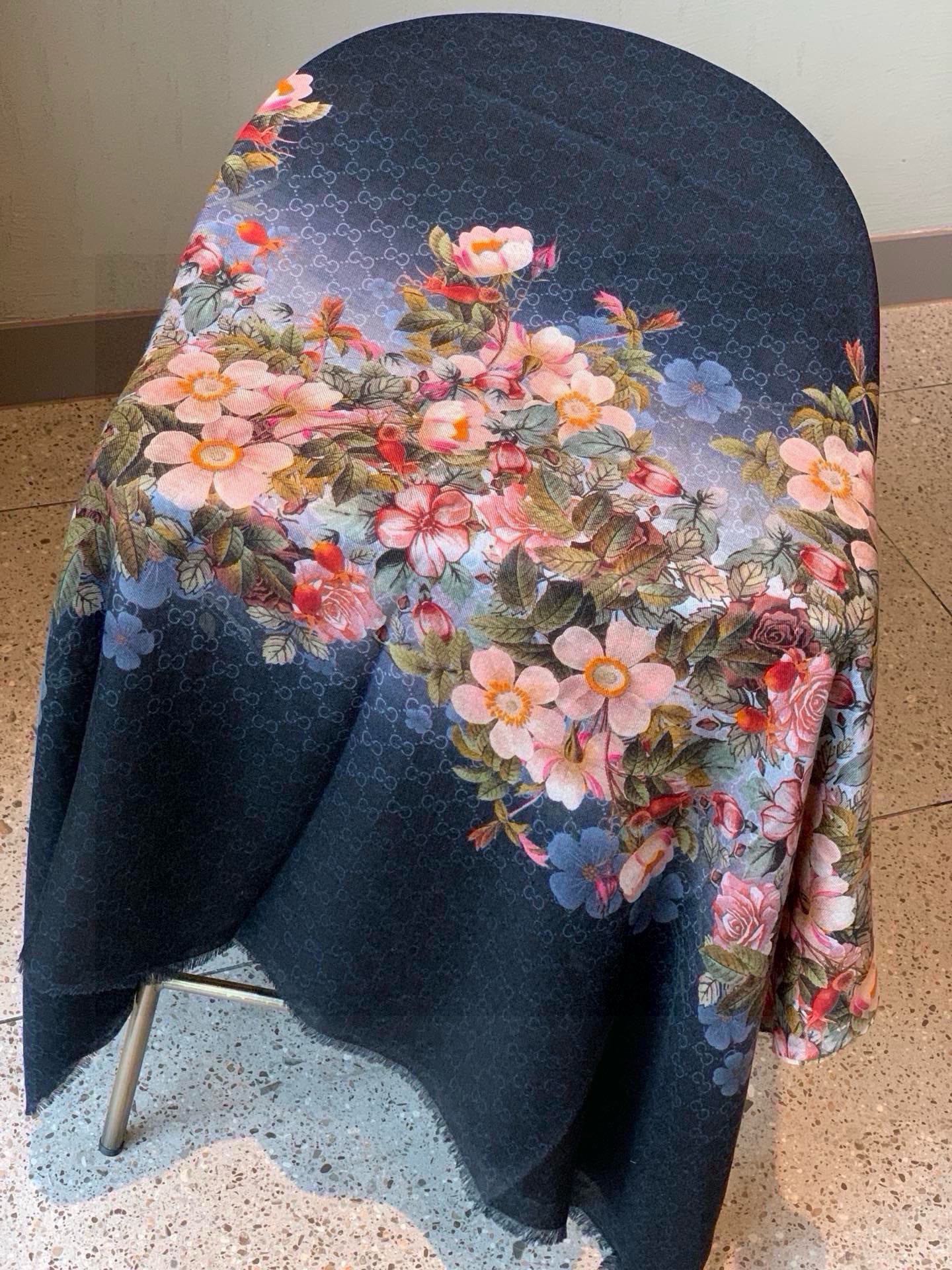 SCARF 200 CM IN BLACK CASHMERE WITH COLORFUL FLOWER 405252 mysite