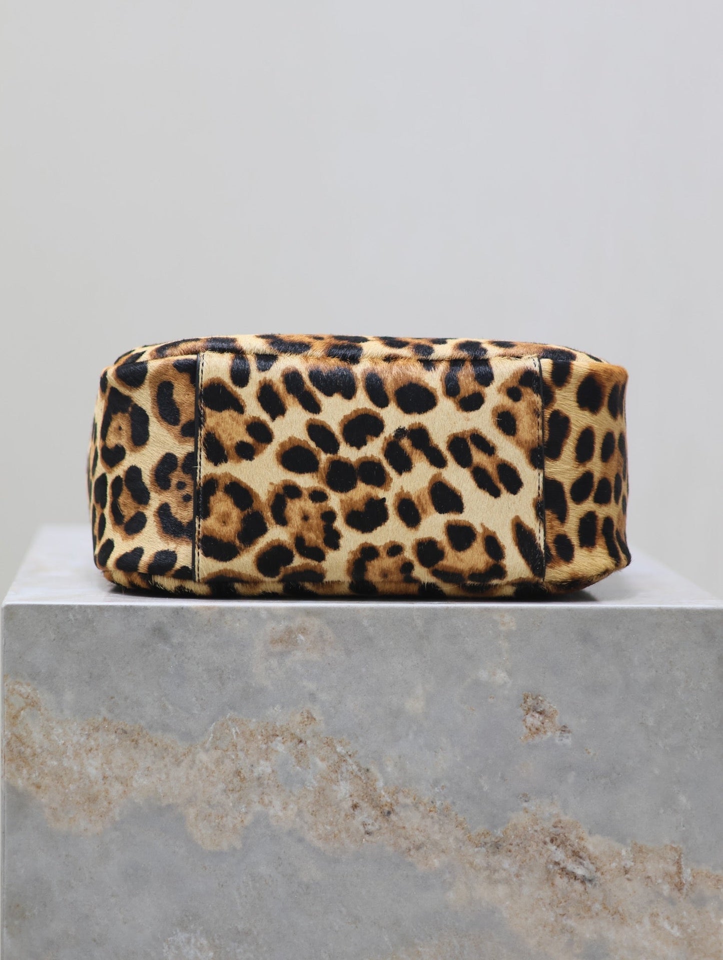 LE 5 À 7 SMALL SUPPLE 23 IN LEOPARD PRINT CALFSKIN mysite