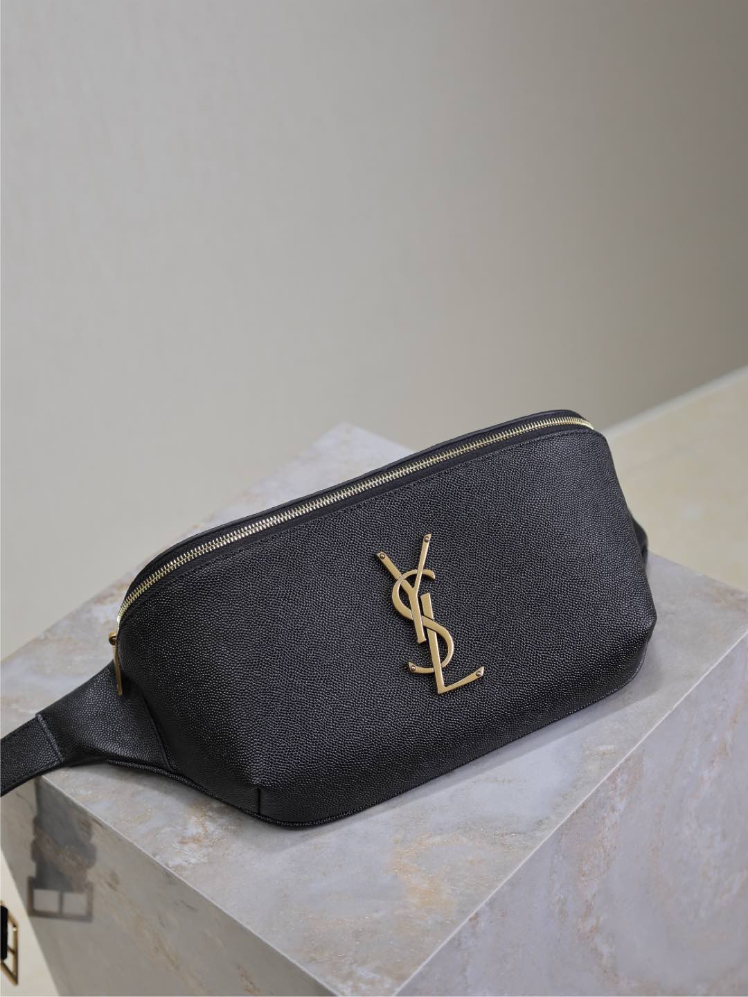 CLASSIC CROSSBODY BAG 25 IN BLACK CAVIAR LEATHER GOLD LOGO mysite