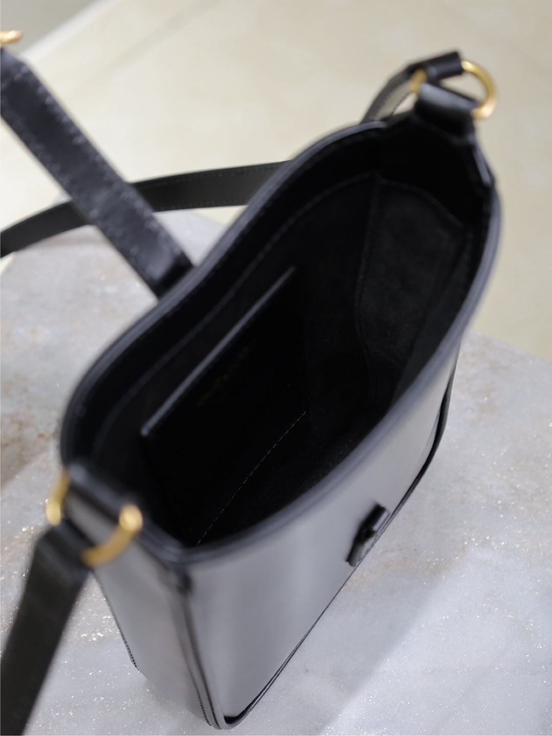 LE 5 À 7 PHONE BAG 18 IN BLACK CALFSKIN mysite