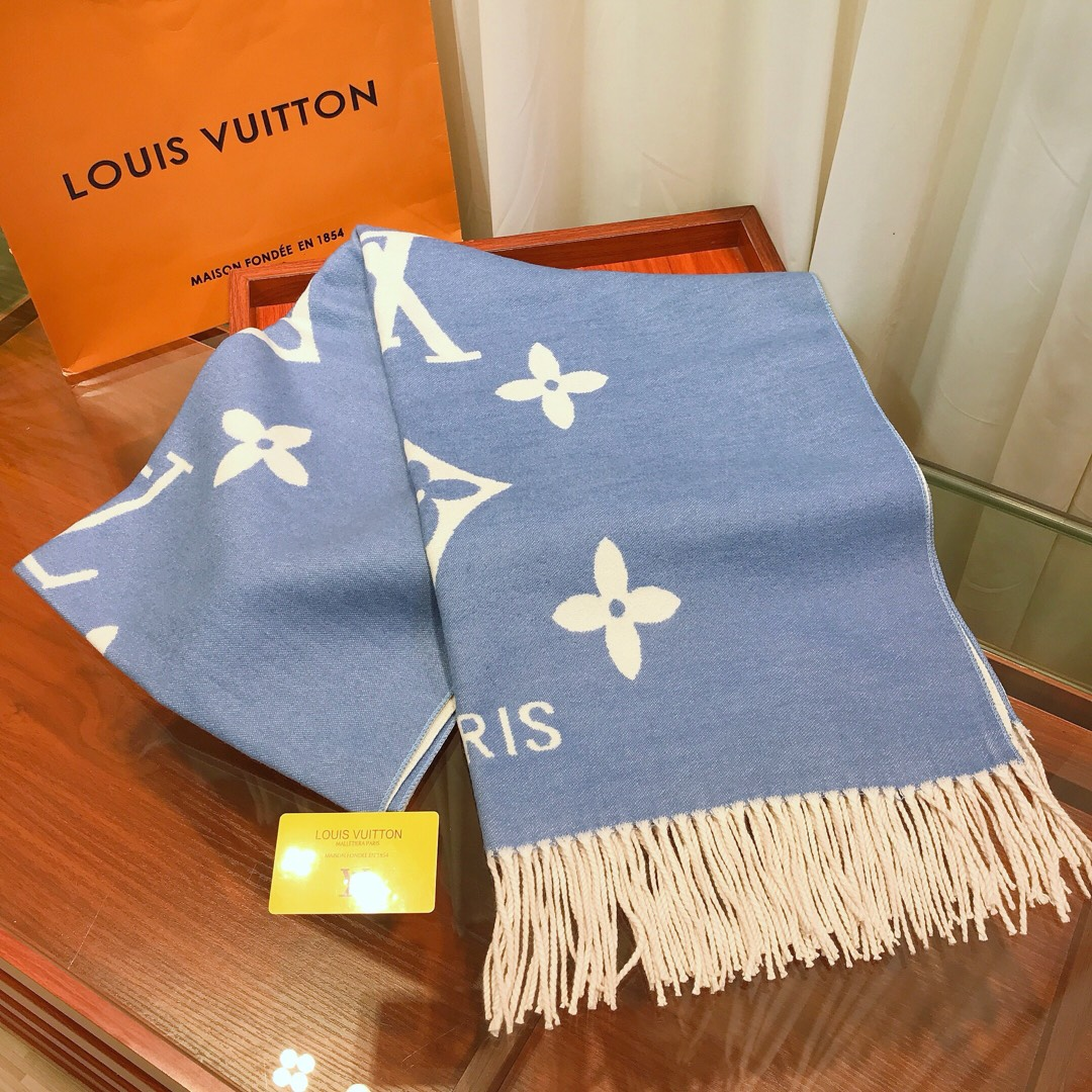 Classic Four-Leaf Clover Scarf mysite