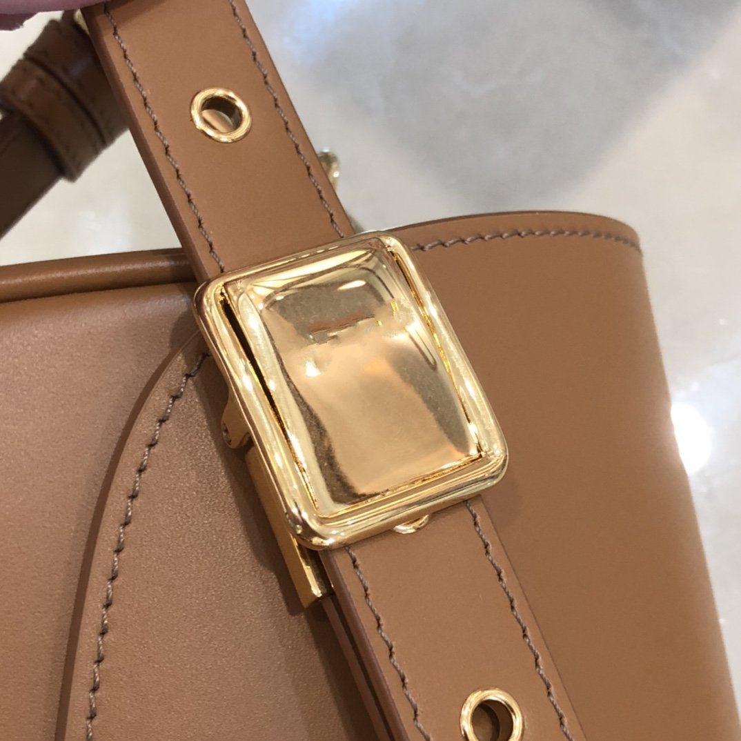 LARGE BOBBY BAG 27CM COGNAC-COLORED CALFSKIN mysite