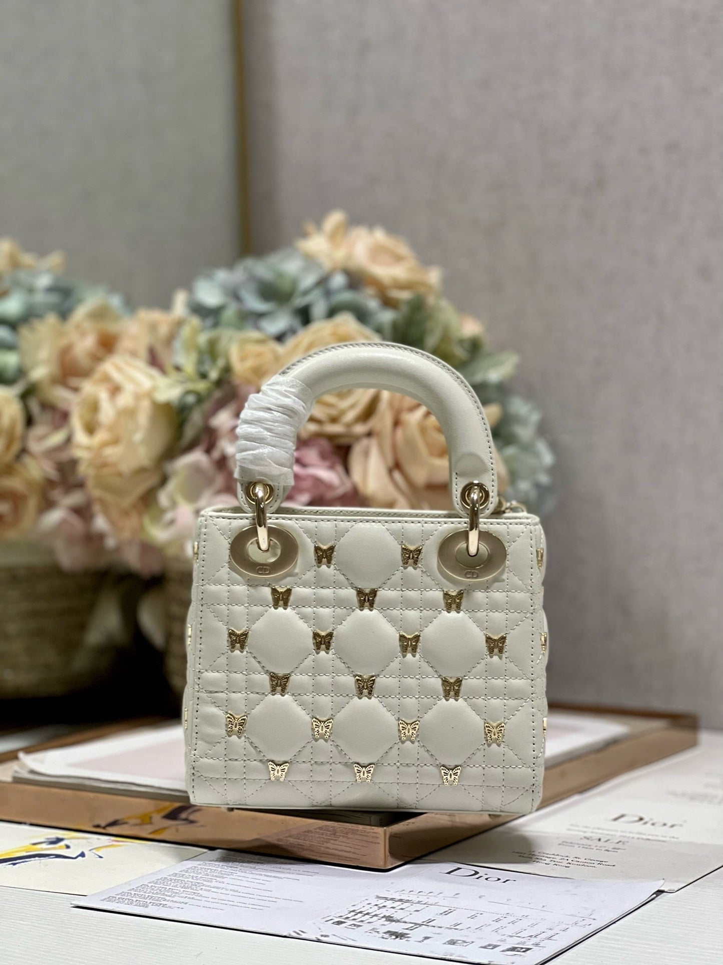 MINI LADY 17 BUTTERFLY STUD WHITE LAMBSKIN mysite