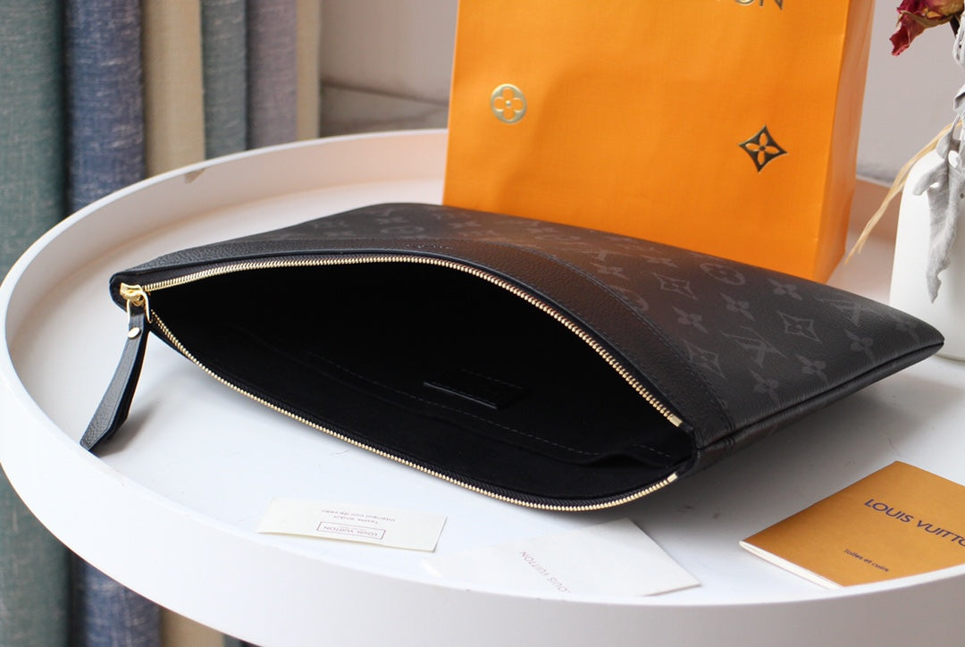 LV M62048 Daily Pouch Black Monogram Canvas & Cowhide mysite