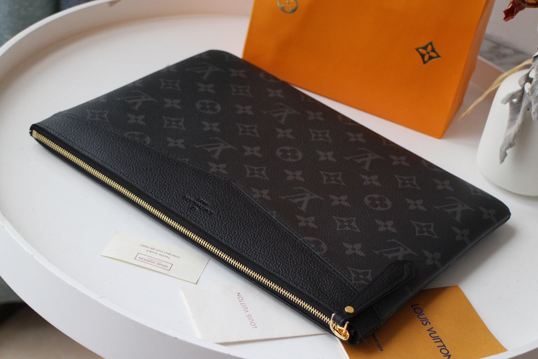 LV M62048 Daily Pouch Black Monogram Canvas & Cowhide mysite