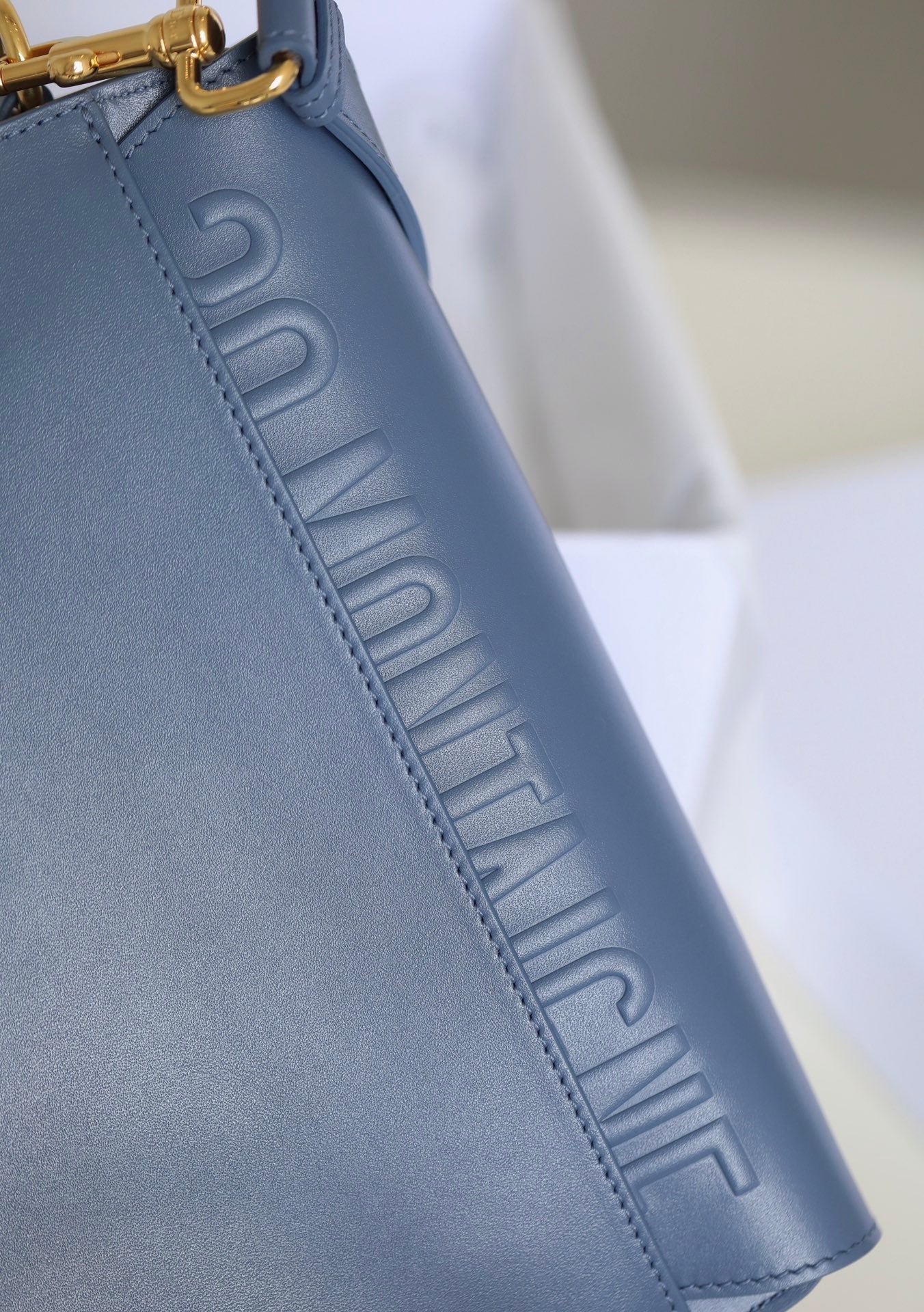 MEDIUM CD BOBBY 22CM BLUE CALFSKIN GOLD HARDWARE mysite