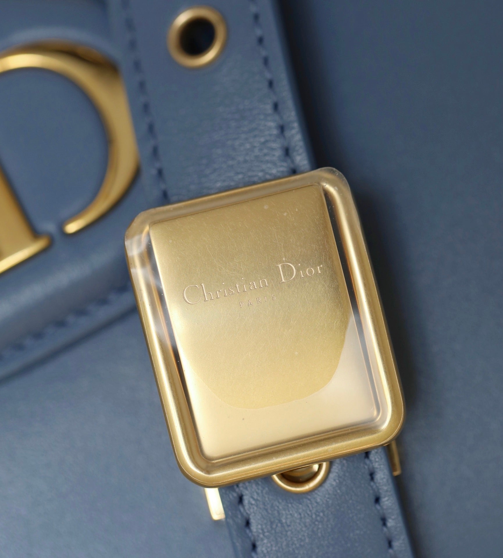 MEDIUM CD BOBBY 22CM BLUE CALFSKIN GOLD HARDWARE mysite