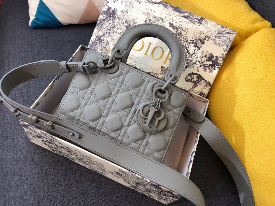 MEDIUM LADY 20 BAG IN GREY CALFSKIN mysite