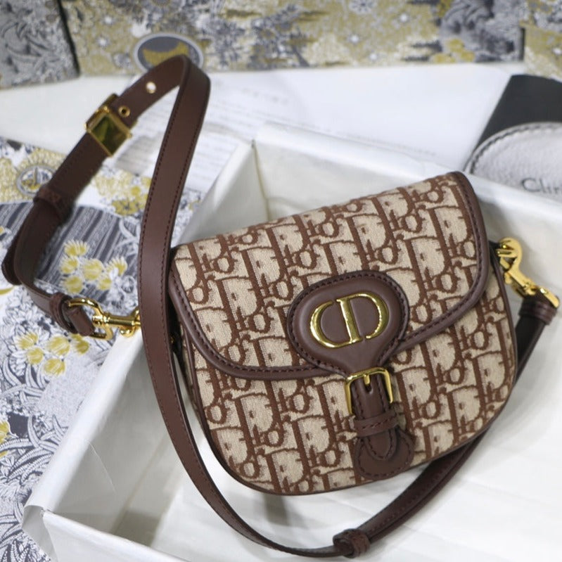 MEDIUM CD BOBBY 22CM CHOCOLATE OBLIQUE CANVAS GOLD HARDWARE mysite