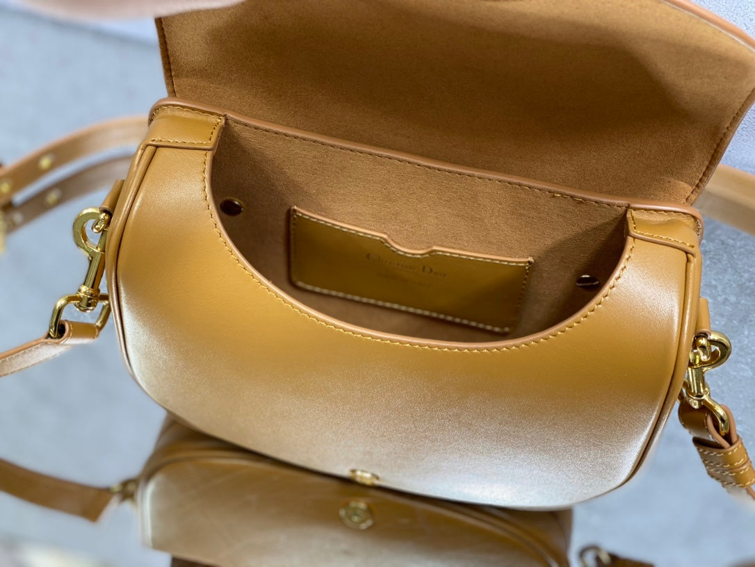 MEDIUM CD BOBBY 22CM BROWN CALFSKIN GOLD HARDWARE mysite