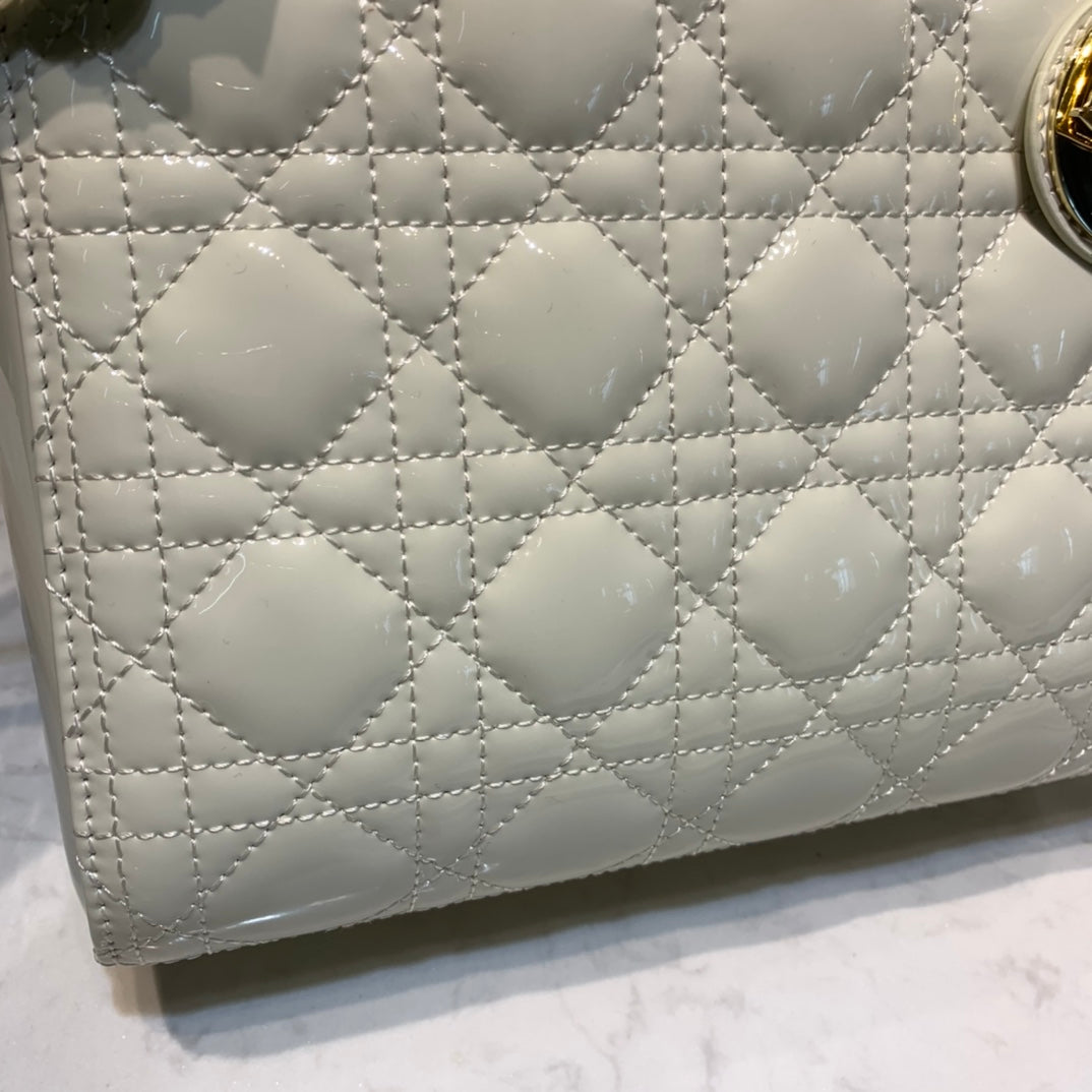medium lady 24 white lambskin mysite