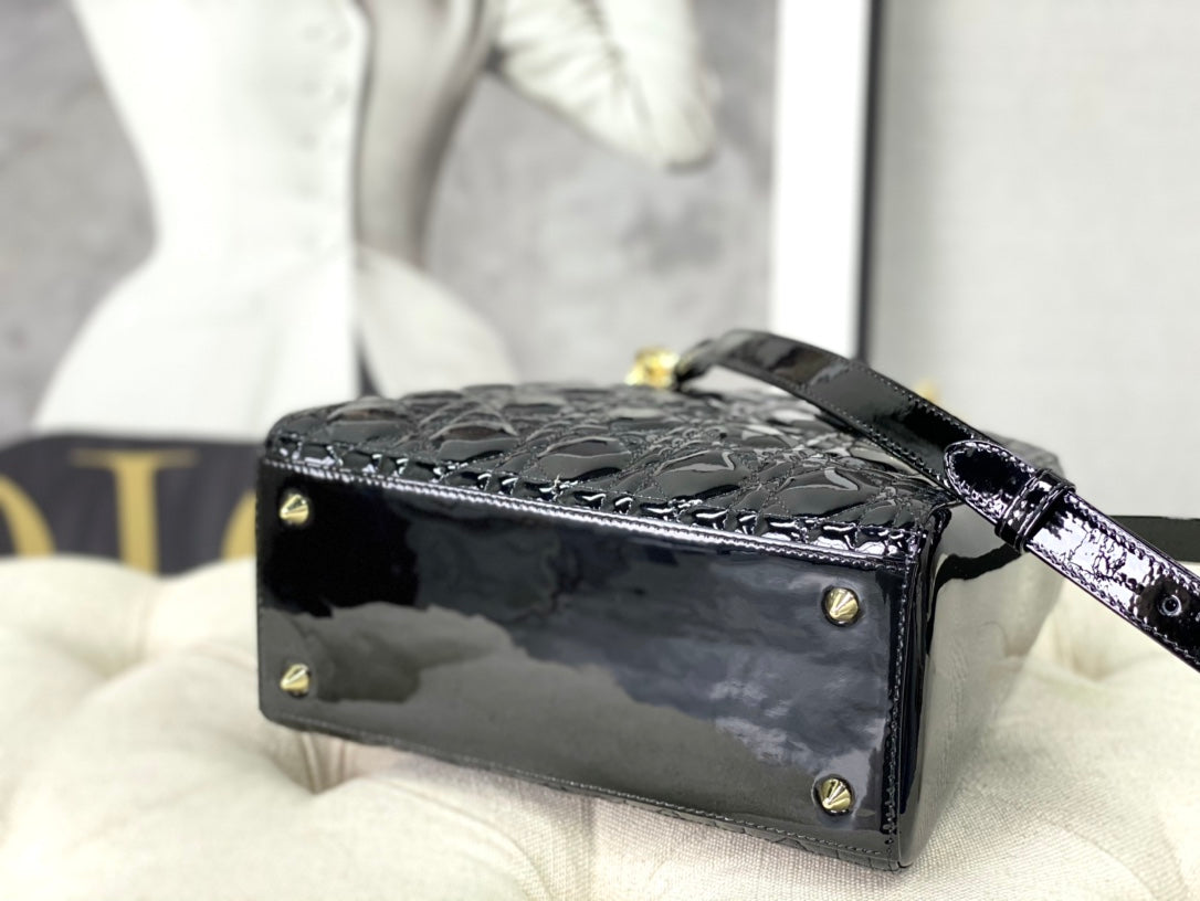 medium lady 24 black patent calfskin mysite