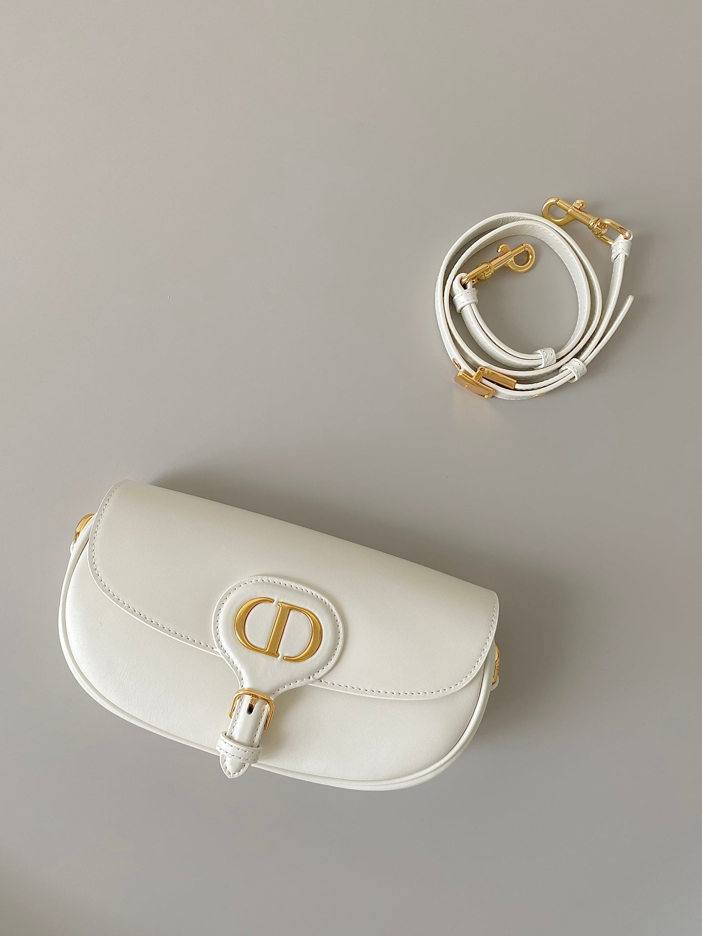 medium cd east west bobby 22cm white calfskin ghw mysite